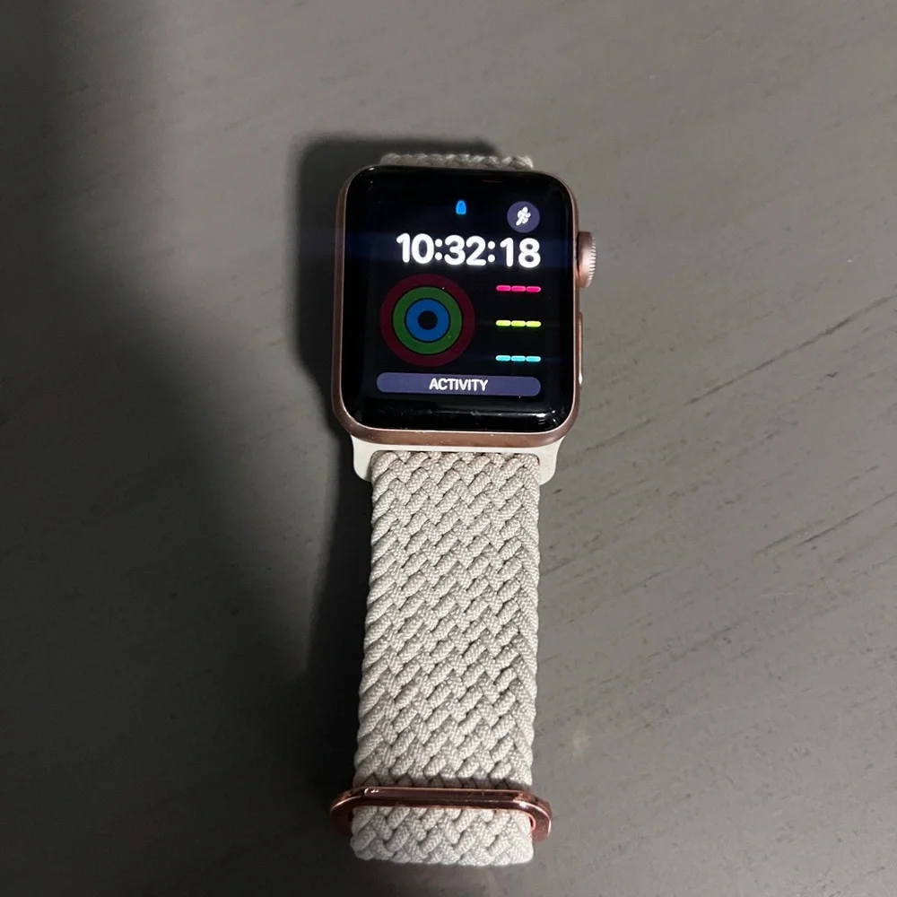 Apple Gold Smartwatch with Stylish Design